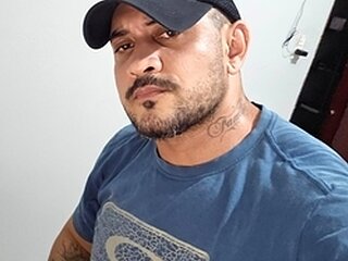Militar Tatuado Webcam Preview