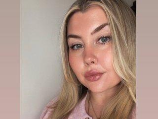 PeachyPolUK Webcam Preview