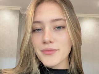 ElizabethDebicki Webcam Preview