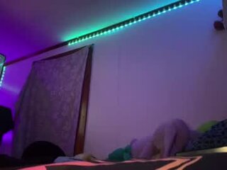 kawaiicvnt420 Webcam Preview
