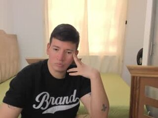 ethanandzoe Webcam Preview